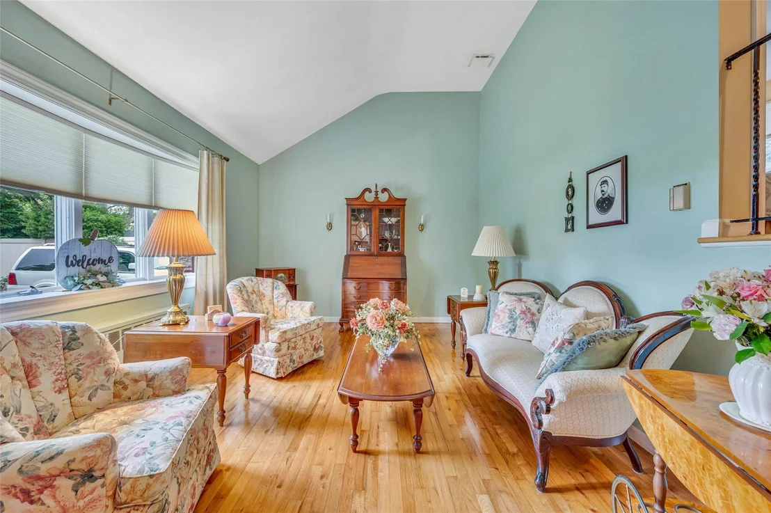 Photo of 15 Peony Lane