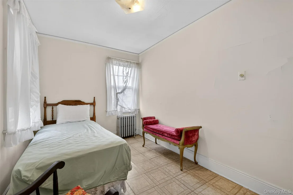 Photo of 3512 Utopia Parkway