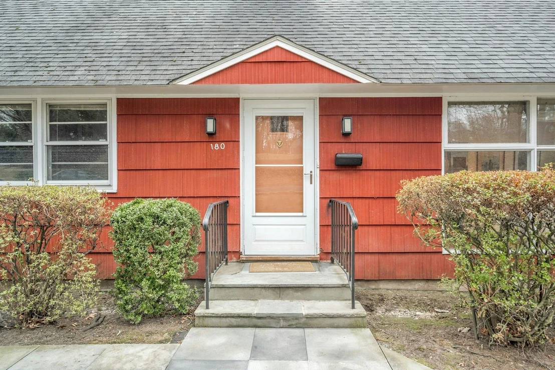 Photo of 180 N Hampton Drive