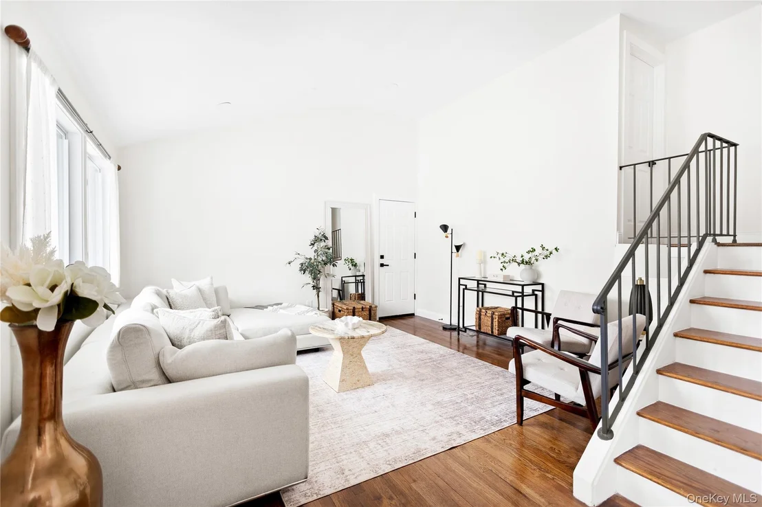 Photo of 3106 Devon Avenue