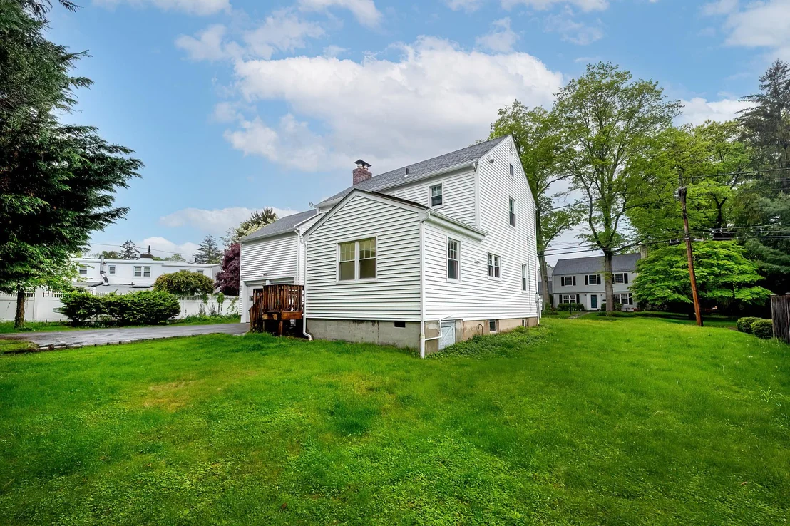 Photo of 545 Ridgeway