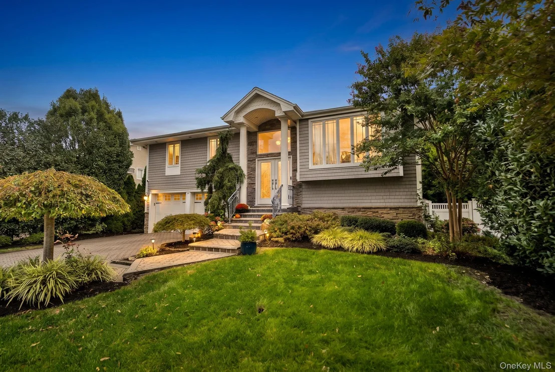 Photo of 2817 Riverside Drive