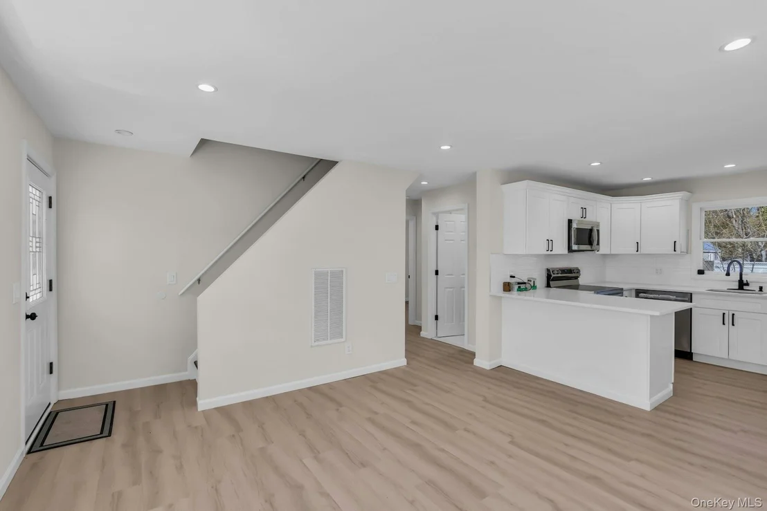 Photo of 133 Lakeview Drive