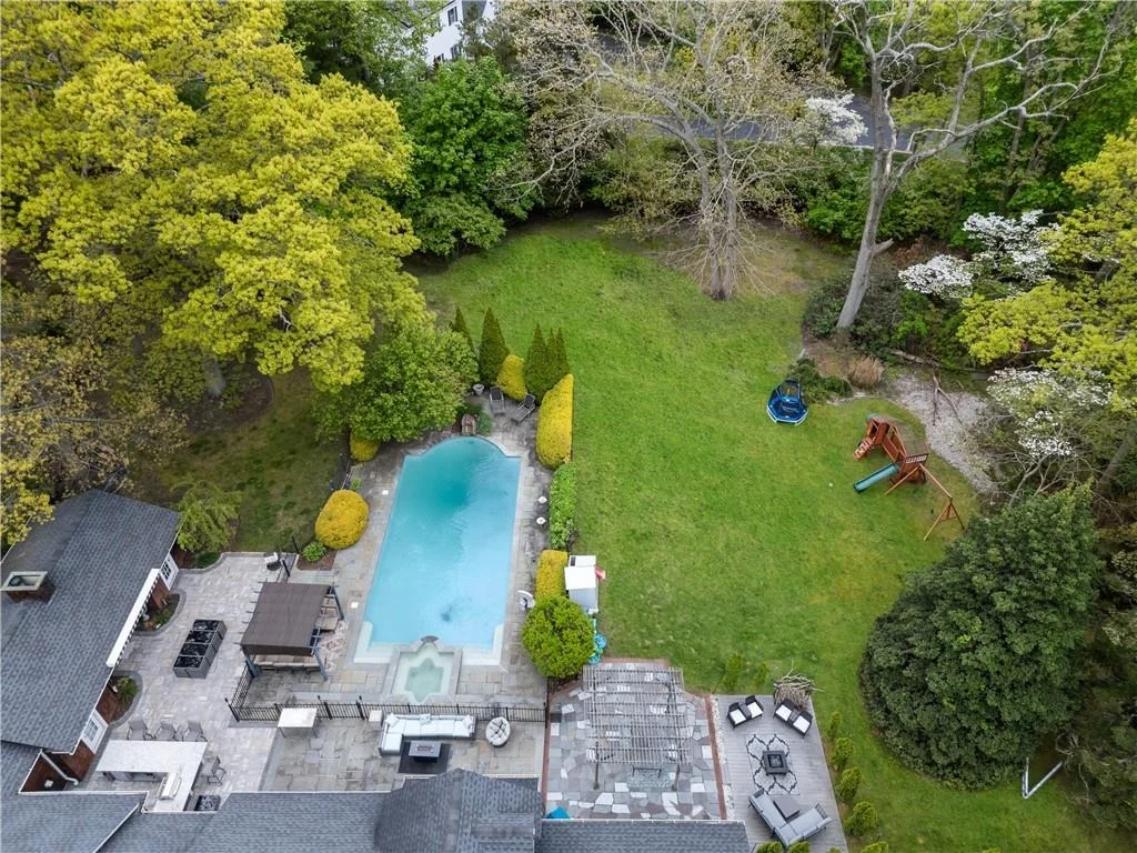 Photo of 55 Roe Avenue