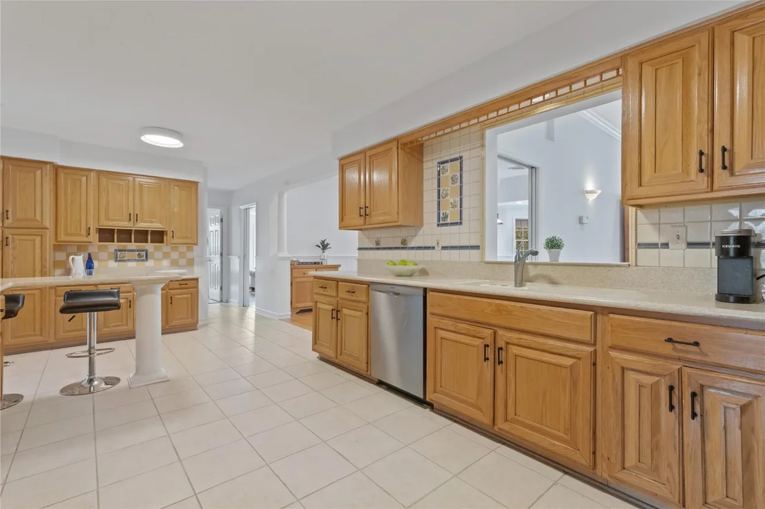 Photo of 15 Shoshone Drive