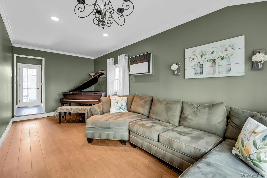 Photo of 358 Rider Avenue