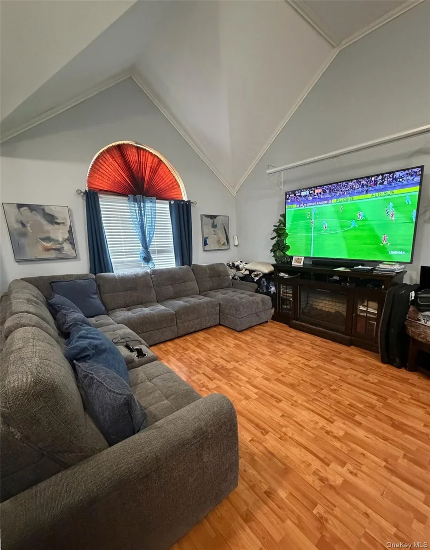 Photo of 83 3rd Avenue