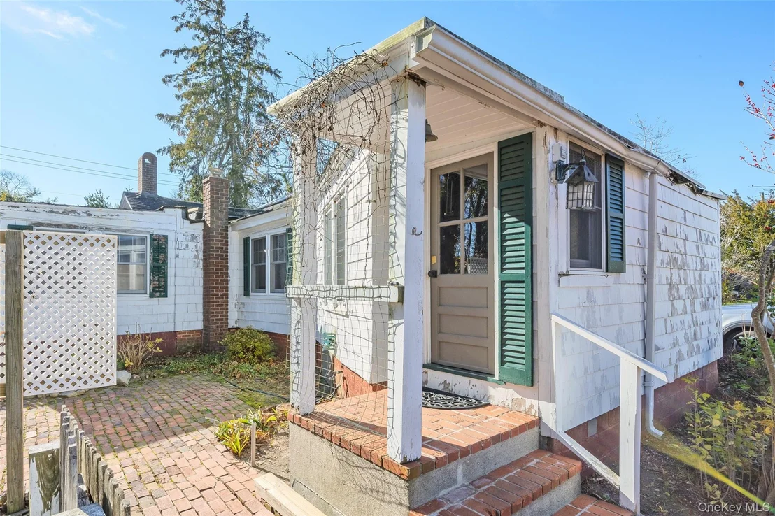 Photo of 403 Middle Road
