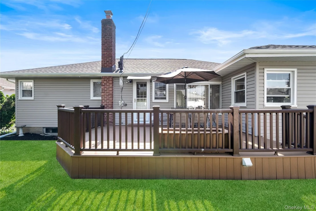 Photo of 895 Iris Drive