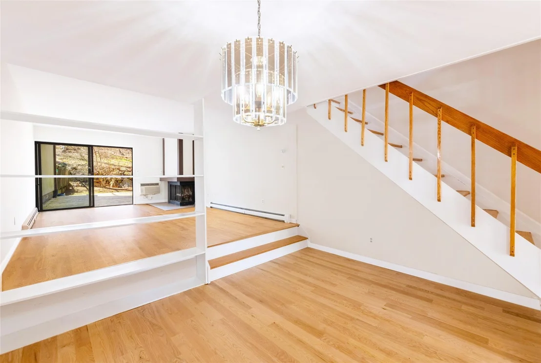 Photo of 52 Round Hill Road