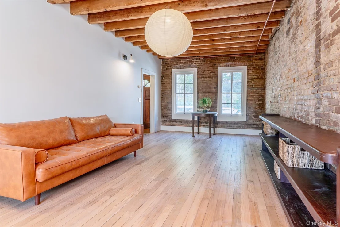 Photo of 72 Hunter Street