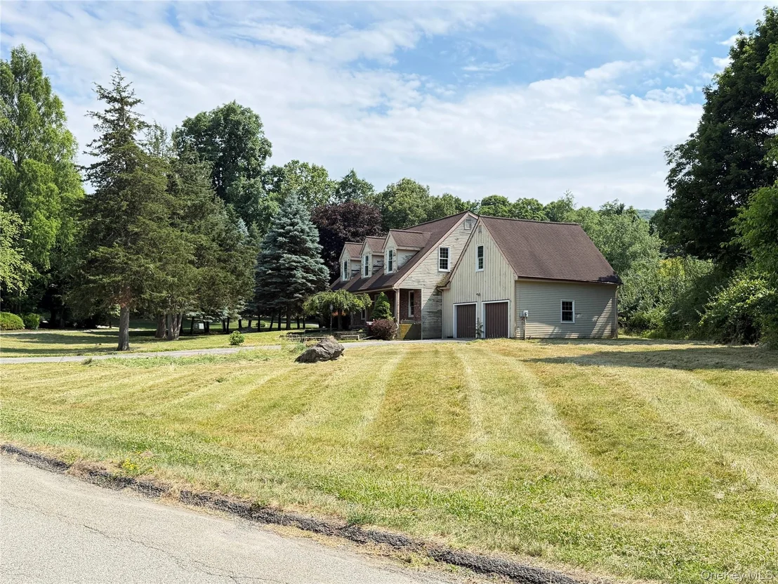 Photo of 18 Fox Run