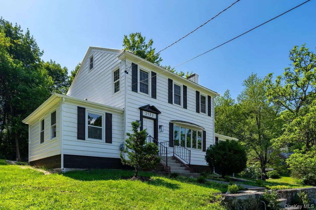 Photo of 2123 New Hackensack Rd