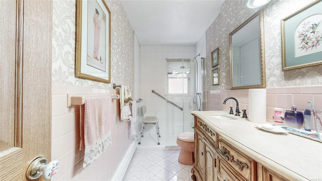 Photo of 154-26 Riverside Drive