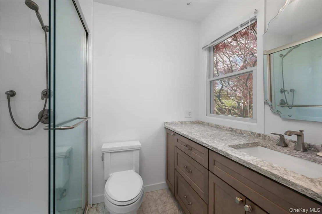 Photo of 8 Fairlawn Parkway