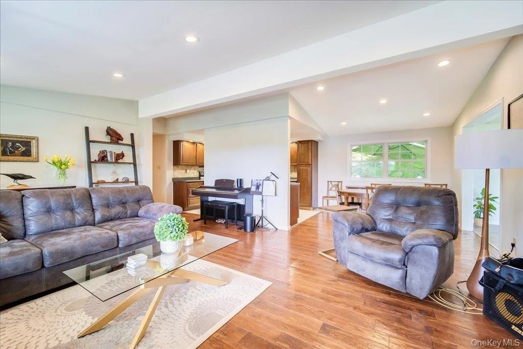 Photo of 553 Lake Road