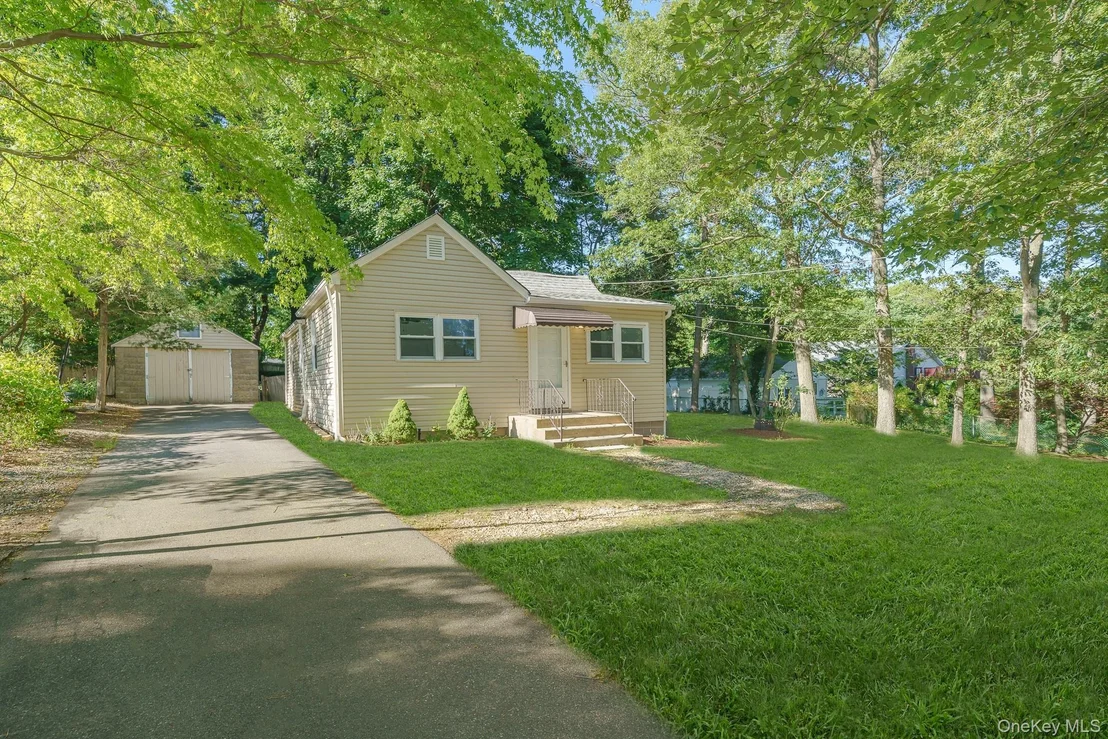 Photo of 7 Laurelton Avenue