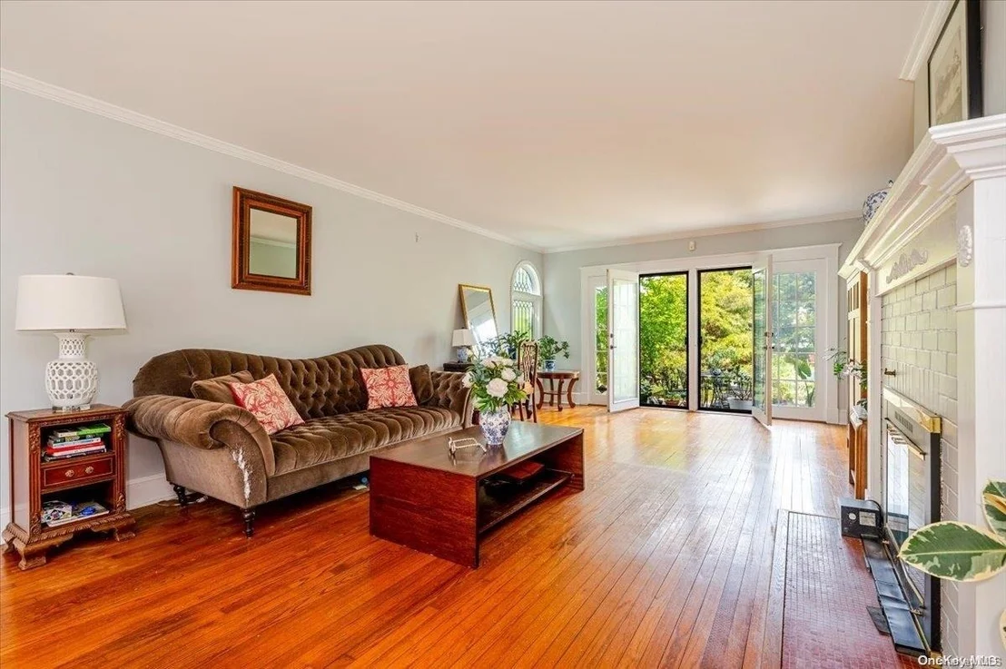 Photo of 238 Bay Avenue