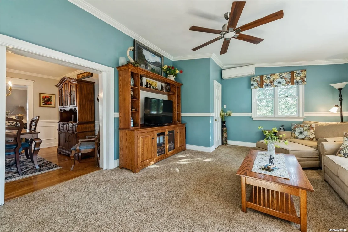 Photo of 9 W Roydon Drive