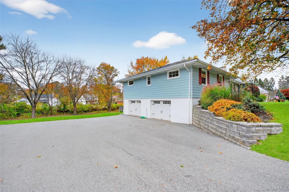 Photo of 69 Round Hill Road