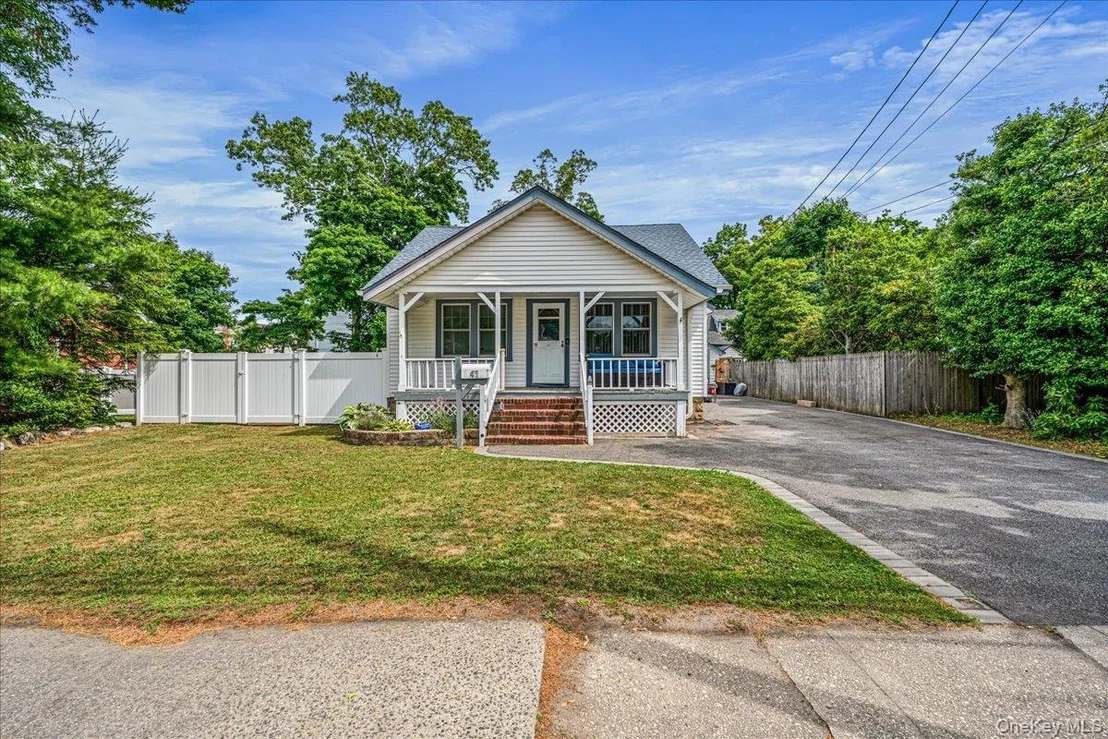 Photo of 41 Moffitt Boulevard