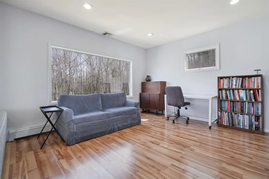 Photo of 104 Crest Road