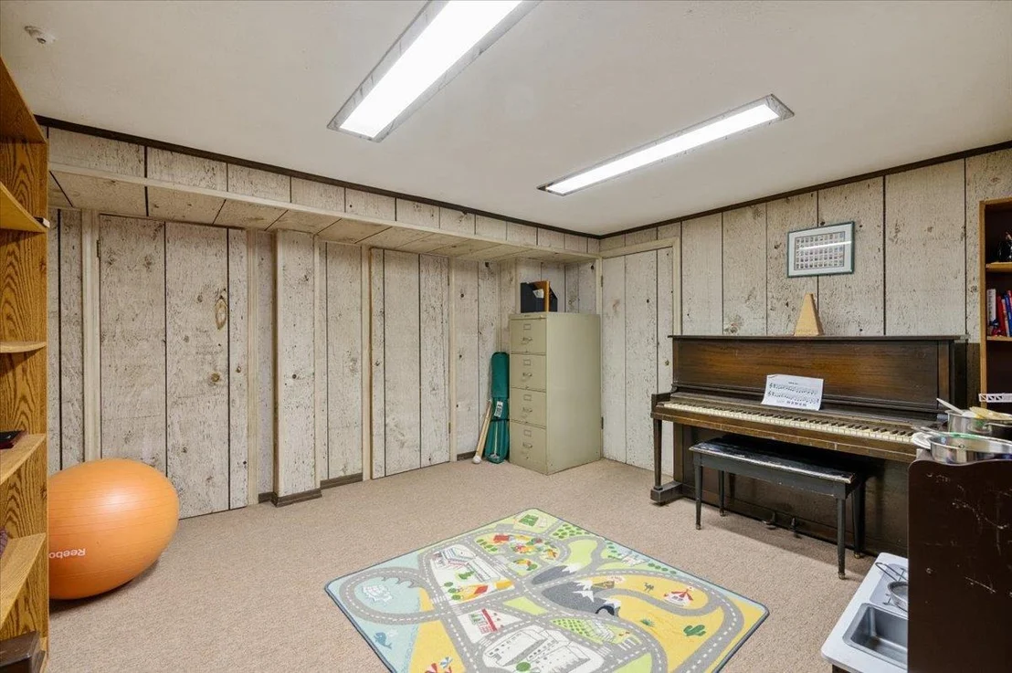 Photo of 808 De Mott Ave