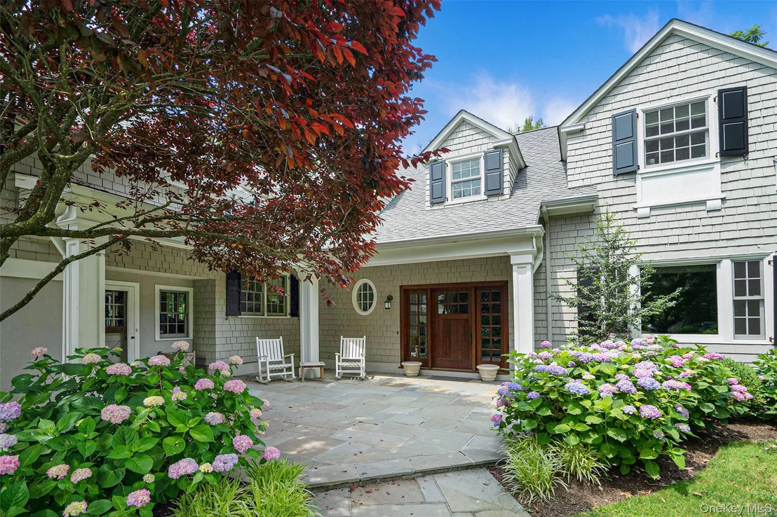 Photo of 880 Forest Avenue