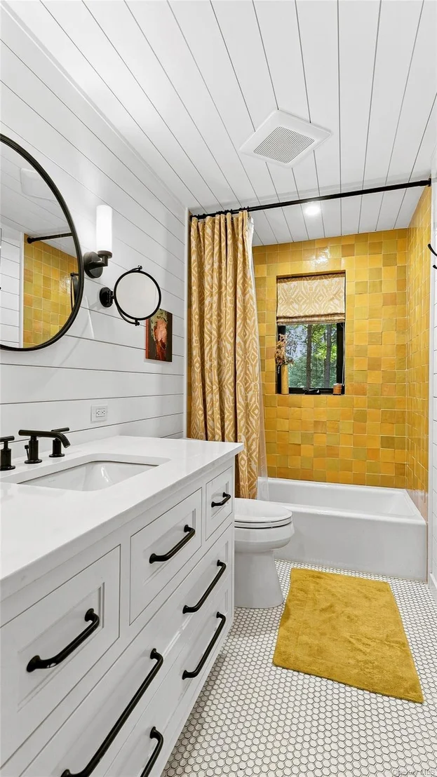 Photo of 1114 Barrett Circle W