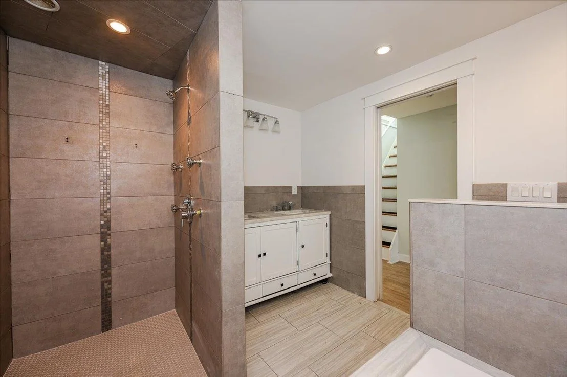 Photo of Unit D at 46 Edgewater Park