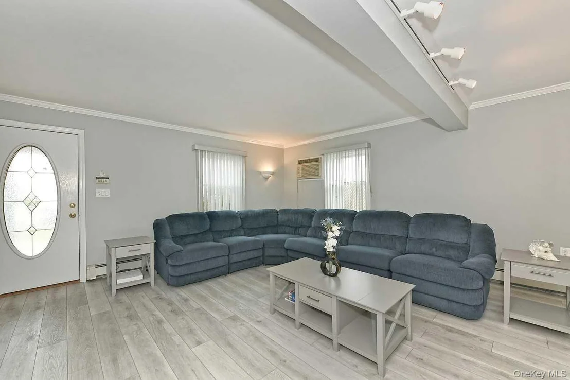 Photo of 203 Saddle Lane