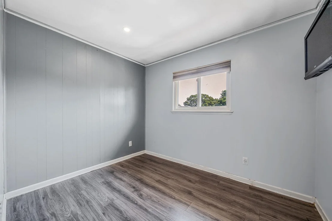 Photo of 184 Mohawk Avenue