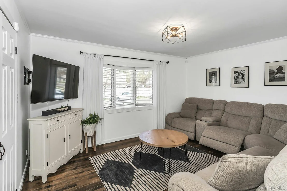 Photo of 991 Ferngate Drive