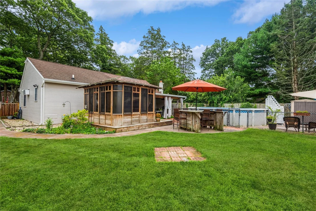 Photo of 120 Lynbrook Drive