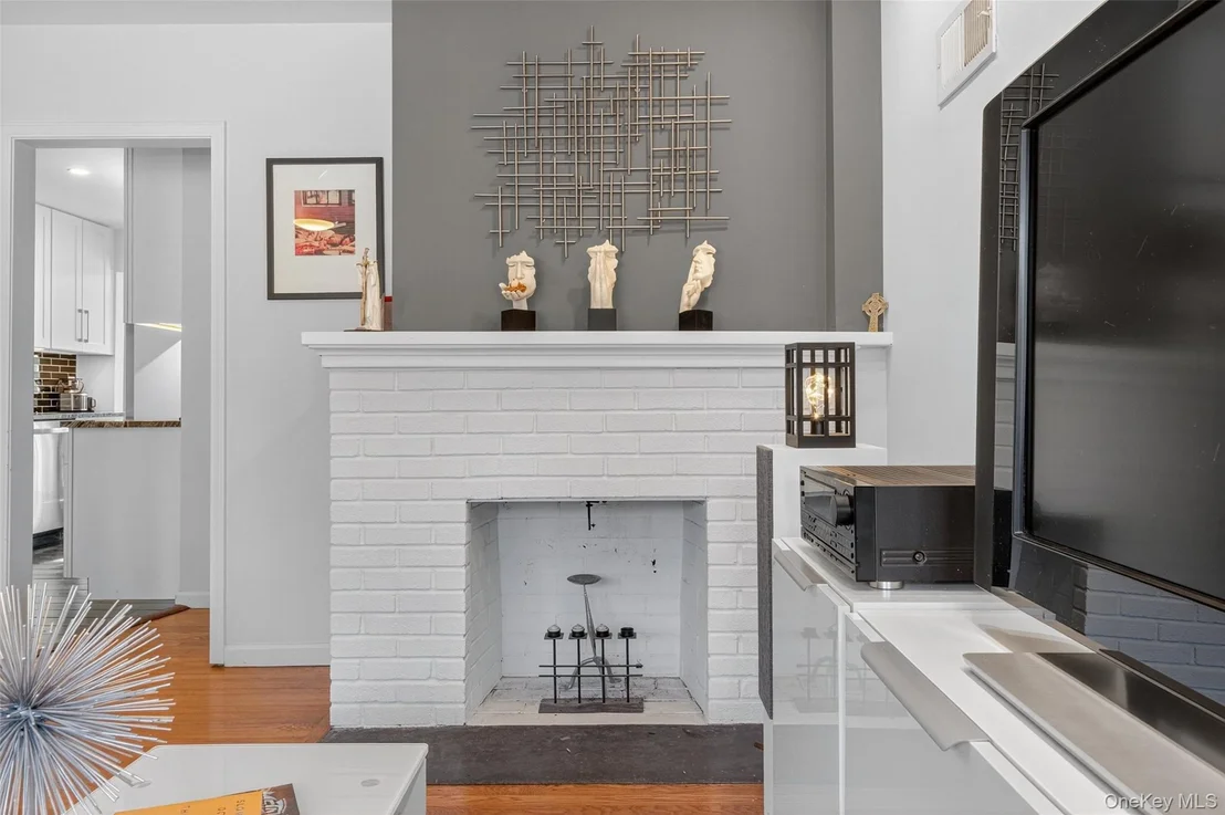 Photo of 105 Buckingham Avenue