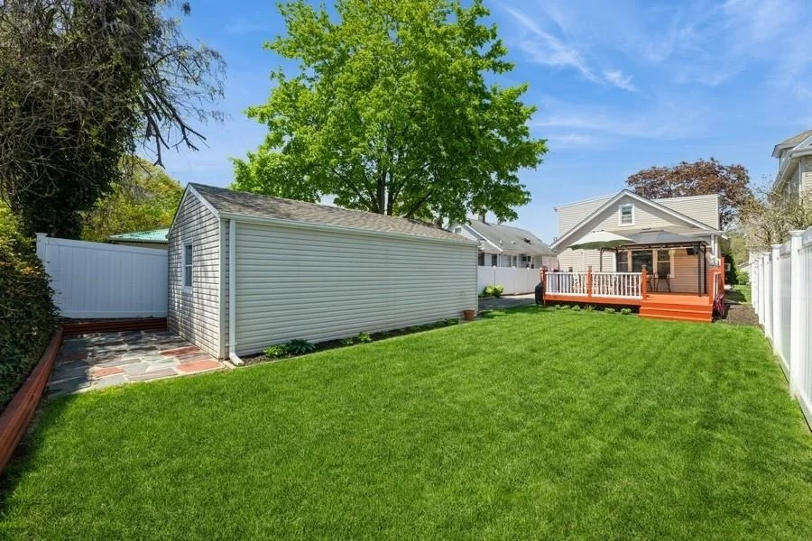 Photo of 1050 Lakeside Place