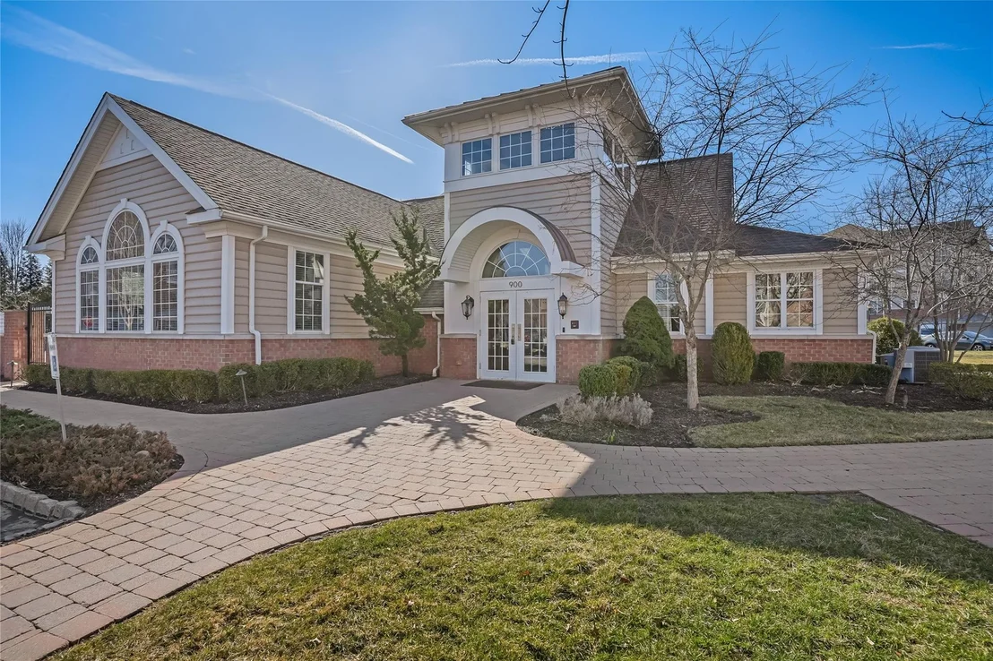 Photo of 723 Regency Drive