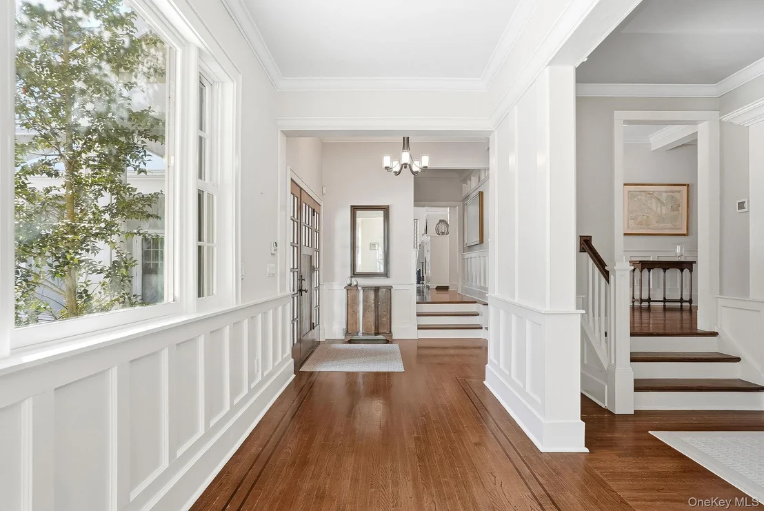 Photo of 880 Forest Avenue