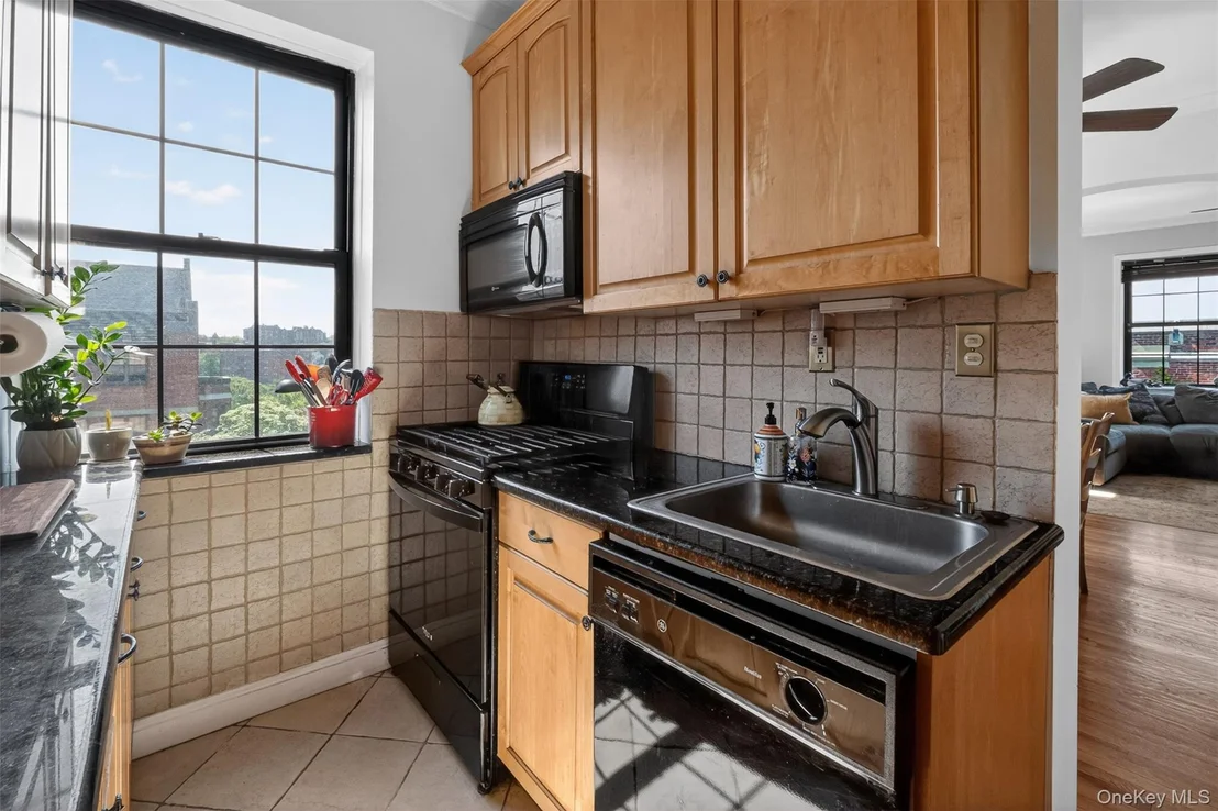 Photo of Unit 7C at 824 Bronx River Road