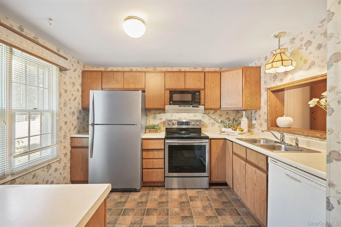 Photo of 105 Williamsburg Drive