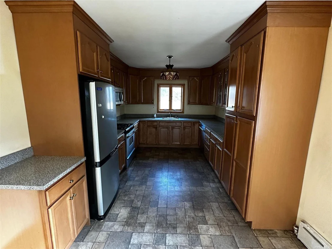 Photo of 2468 River Road