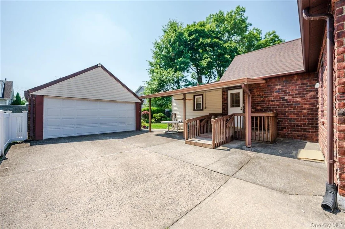 Photo of 715 Iris Street