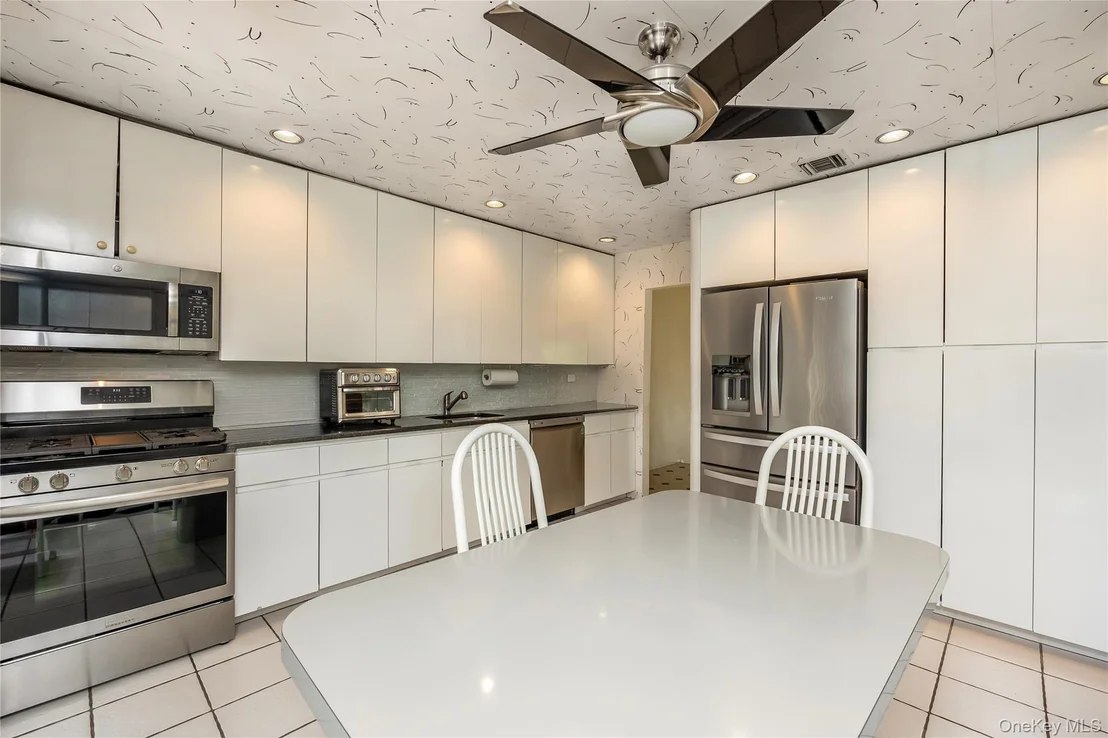 Photo of 900 Flanders Drive