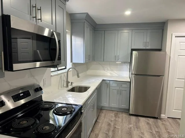 Photo of 33 Roanoke Avenue