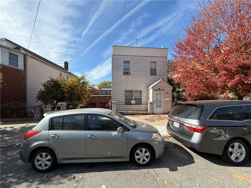 Photo of 1933 Pilgrim Avenue