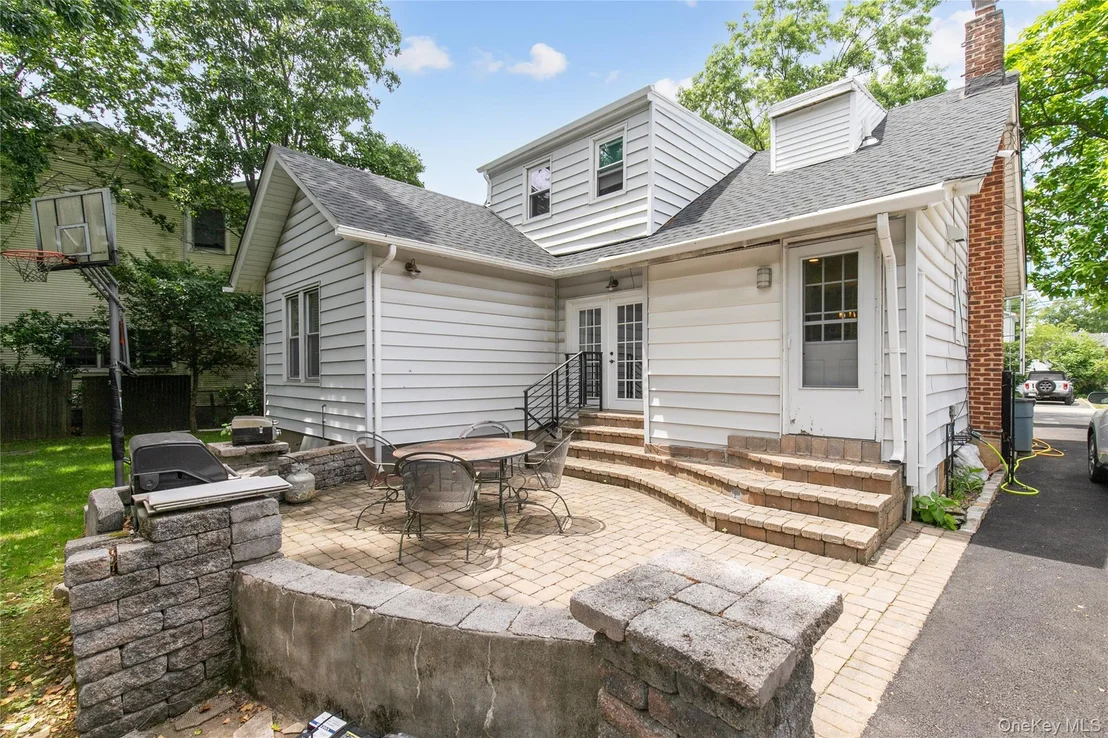 Photo of 367 Summit Avenue