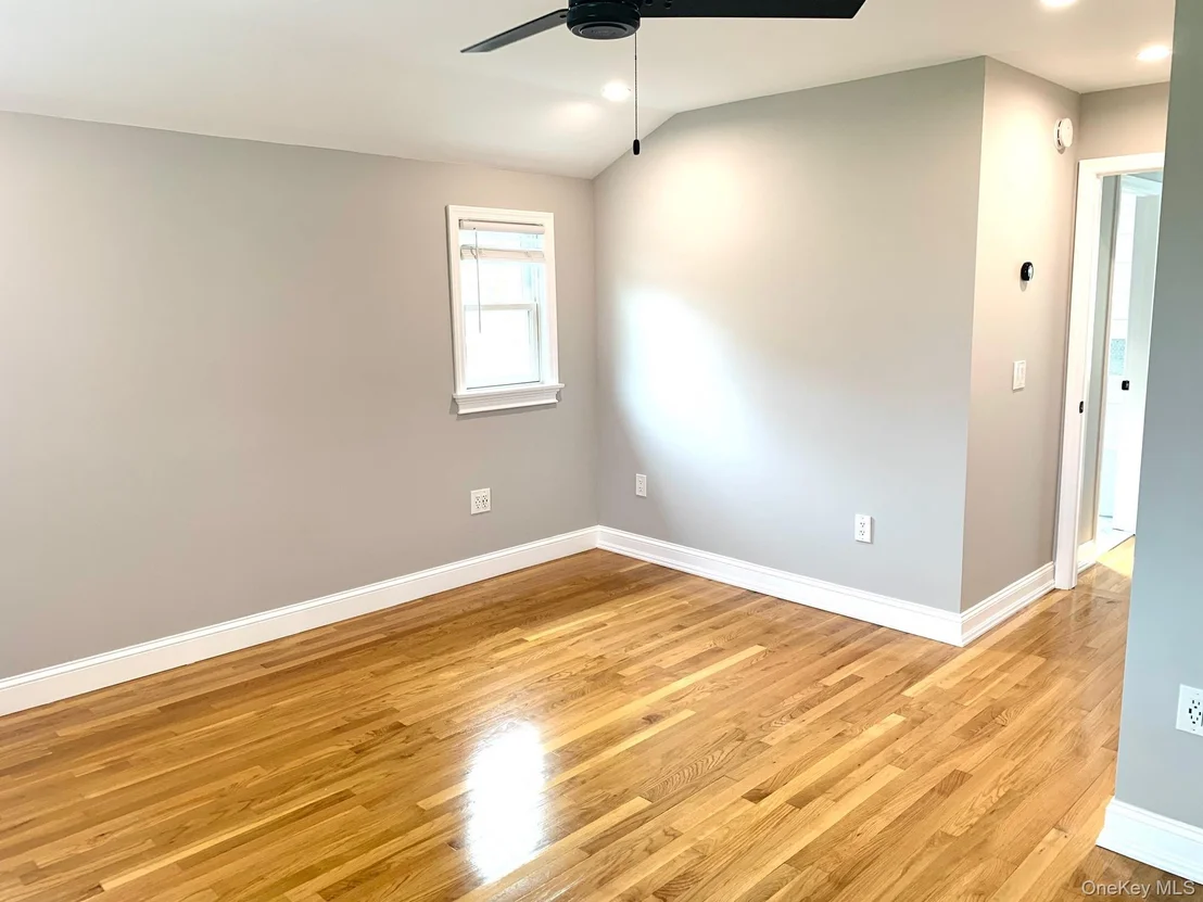 Photo of 435 Middle Road