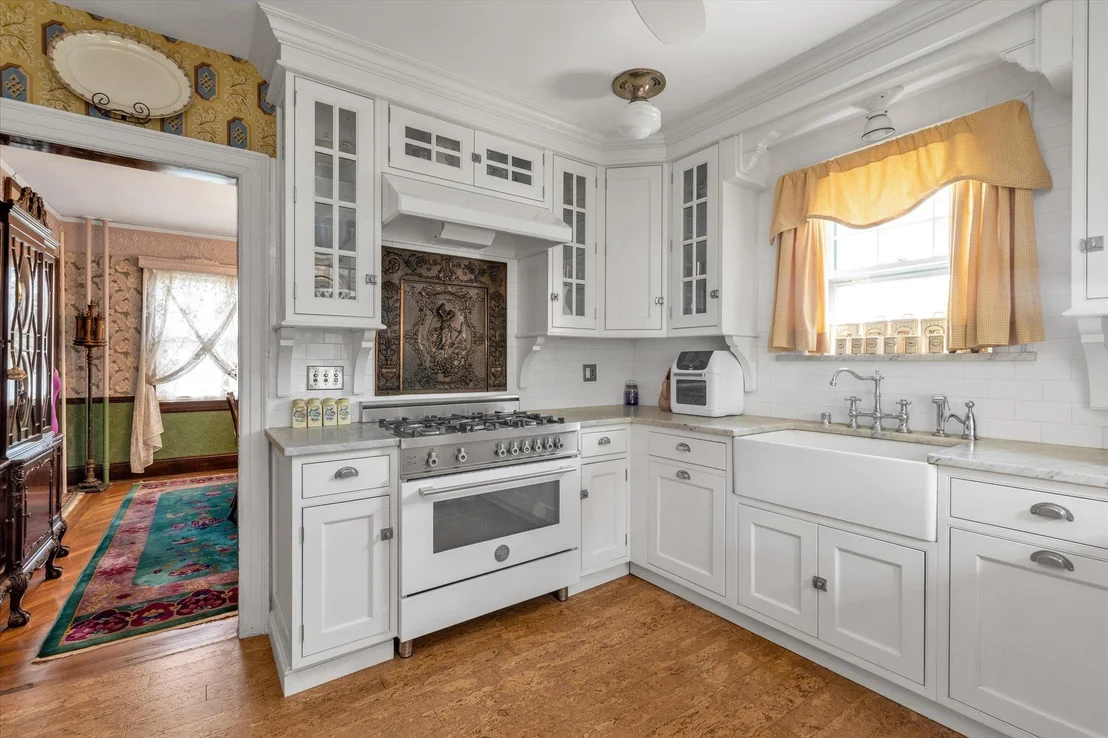 Photo of 2485 Park Avenue