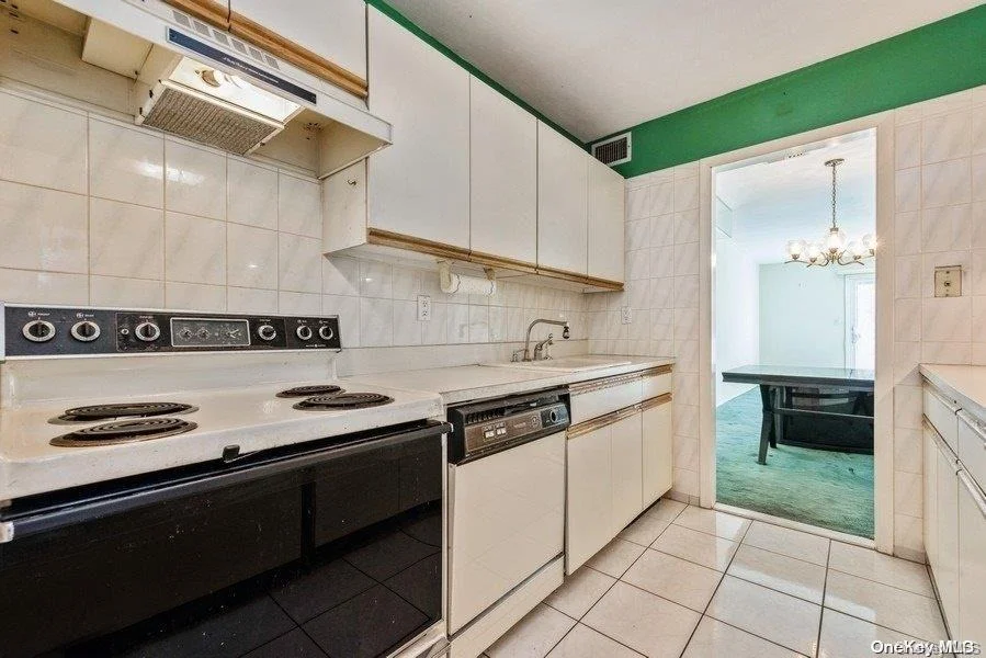 Photo of Unit 709 at 2355 Pershing Boulevard