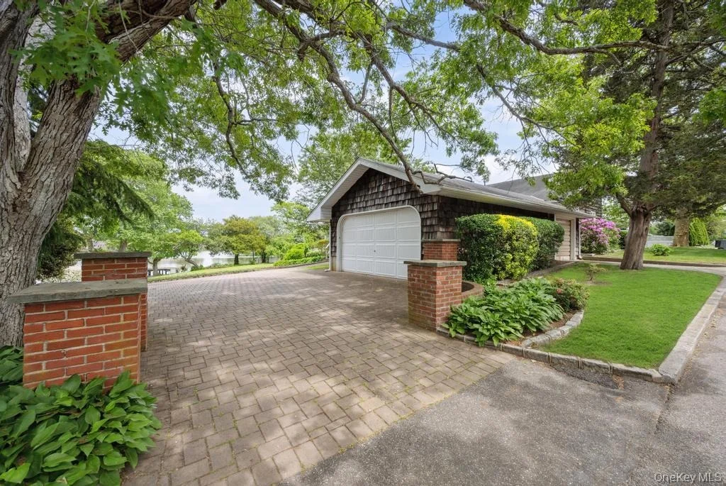 Photo of 9 Lakeland Avenue